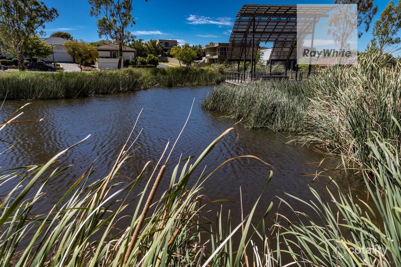 10 Lamplight Way, Attwood, VIC 3049