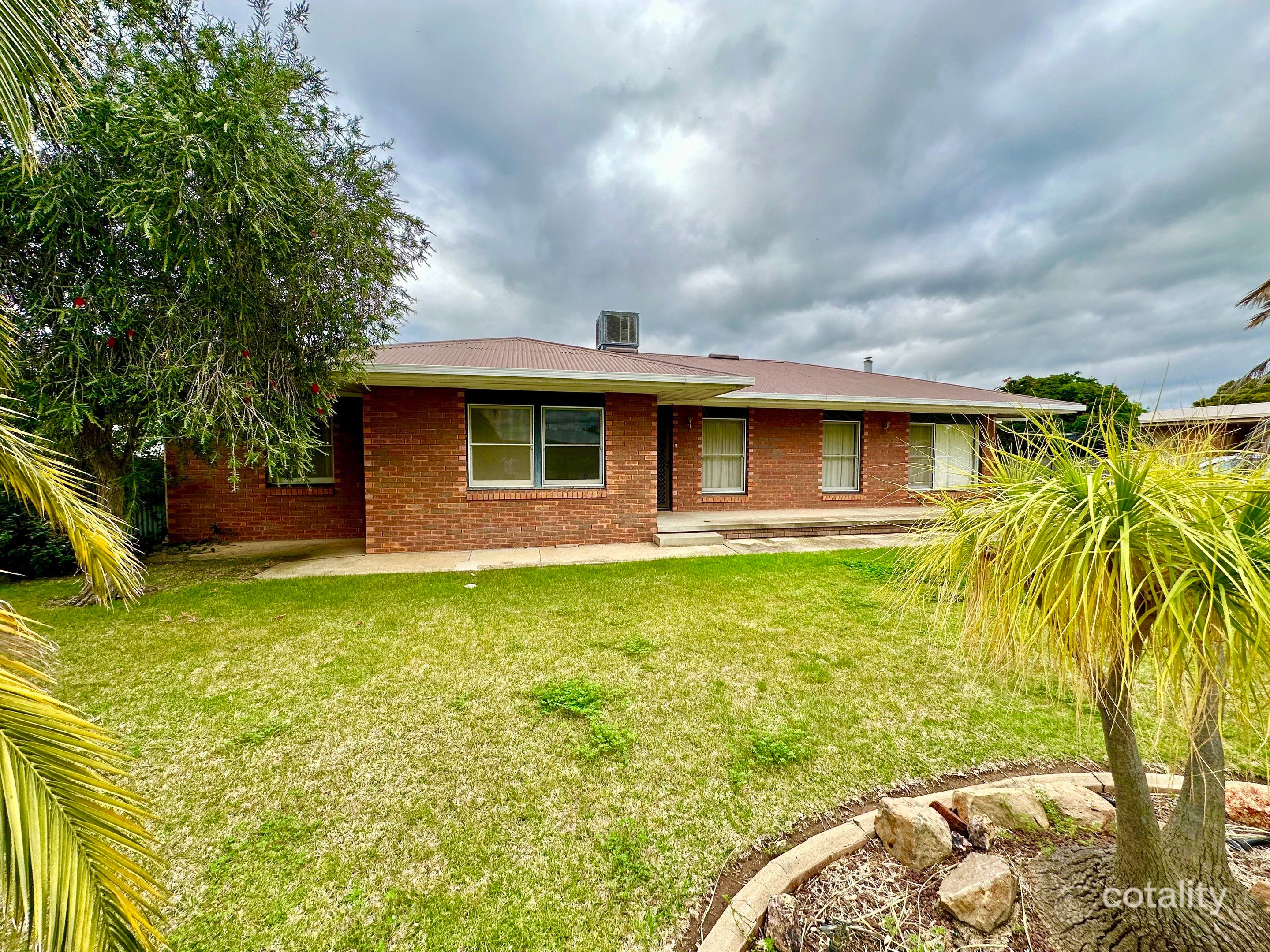 339 Russell St, Hay South, NSW 2711