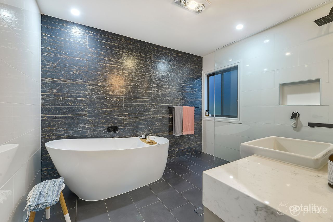 142 Bennetts Rd, Norman Park, QLD 4170