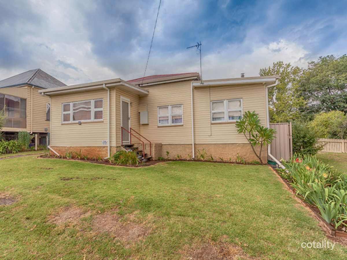 138 Stuart St, Mount Lofty, QLD 4350