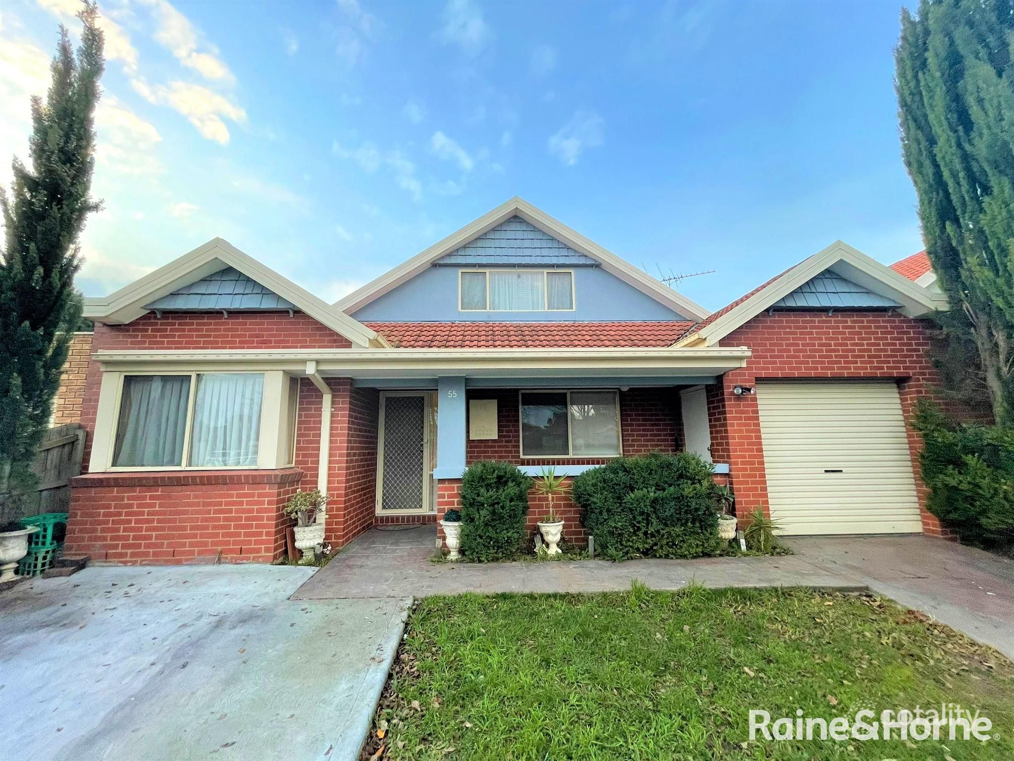 55 Santa Cruz Bvd, Roxburgh Park, VIC 3064