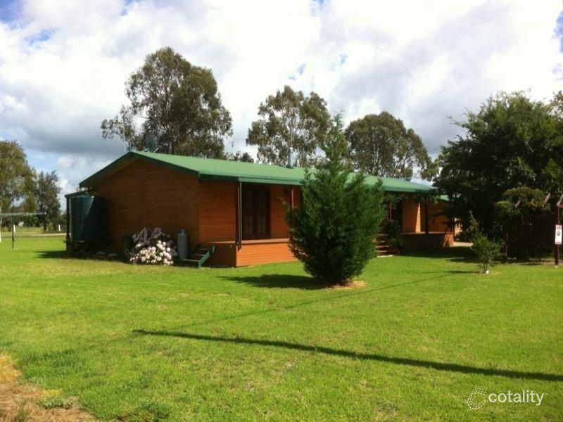 4 Castlereagh Ave, Binnaway, NSW 2395