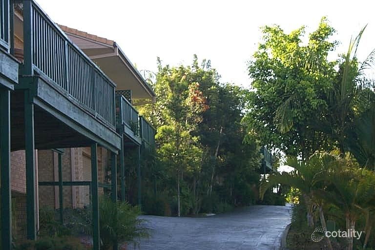 2/130 Plateau Cres, Carrara, QLD 4211