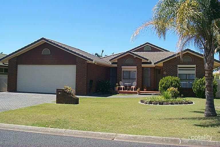 18 Palm Tce, Yamba, NSW 2464