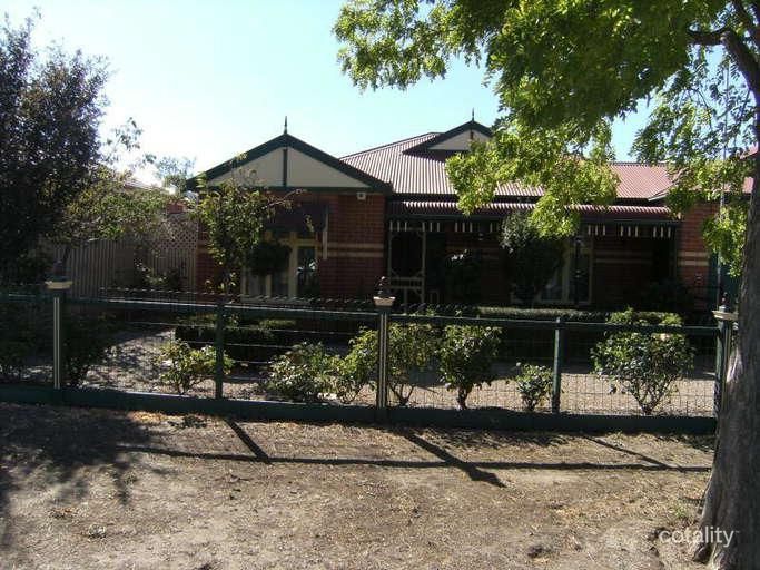 11 Golden Way, Hillside, VIC 3037