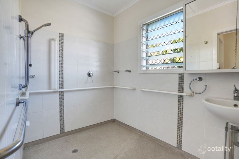 7 Flinders Pde, Gladstone Central, QLD 4680