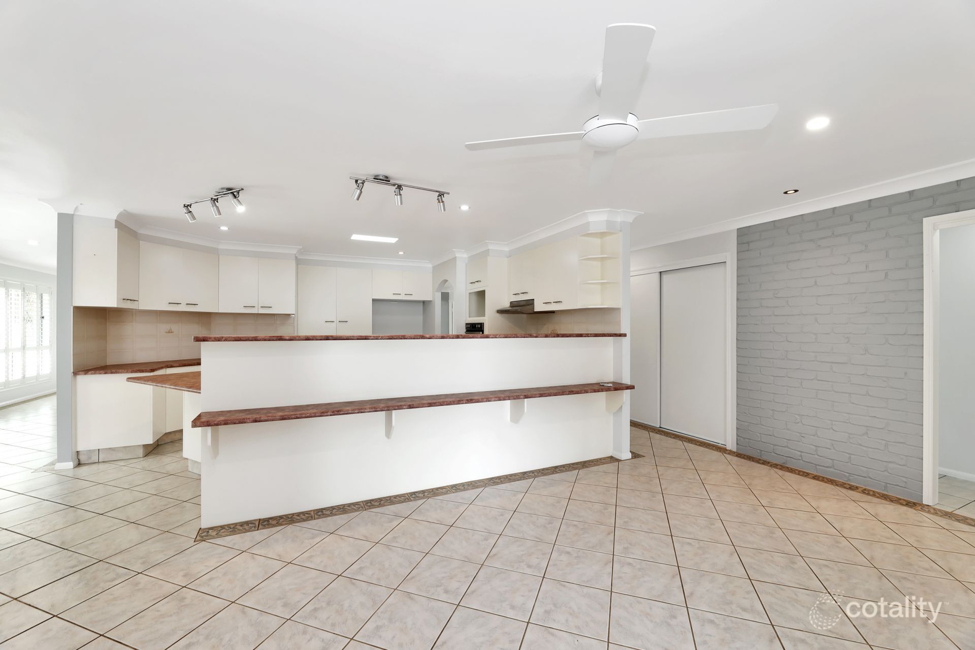 1 Tasman Ct, Banksia Beach, QLD 4507