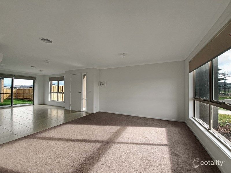17 Dovetail Walk, Tarneit, VIC 3029