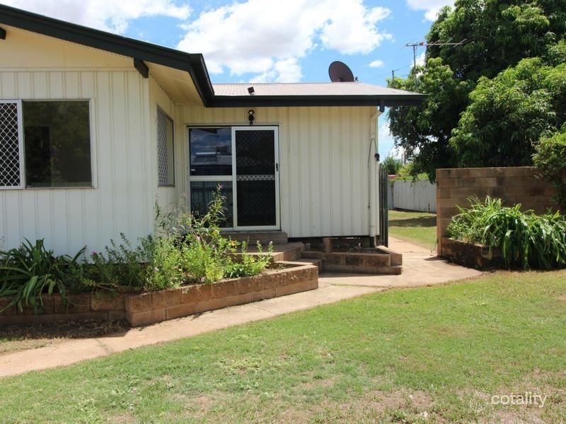 25 Moore Cres, Mornington, QLD 4825