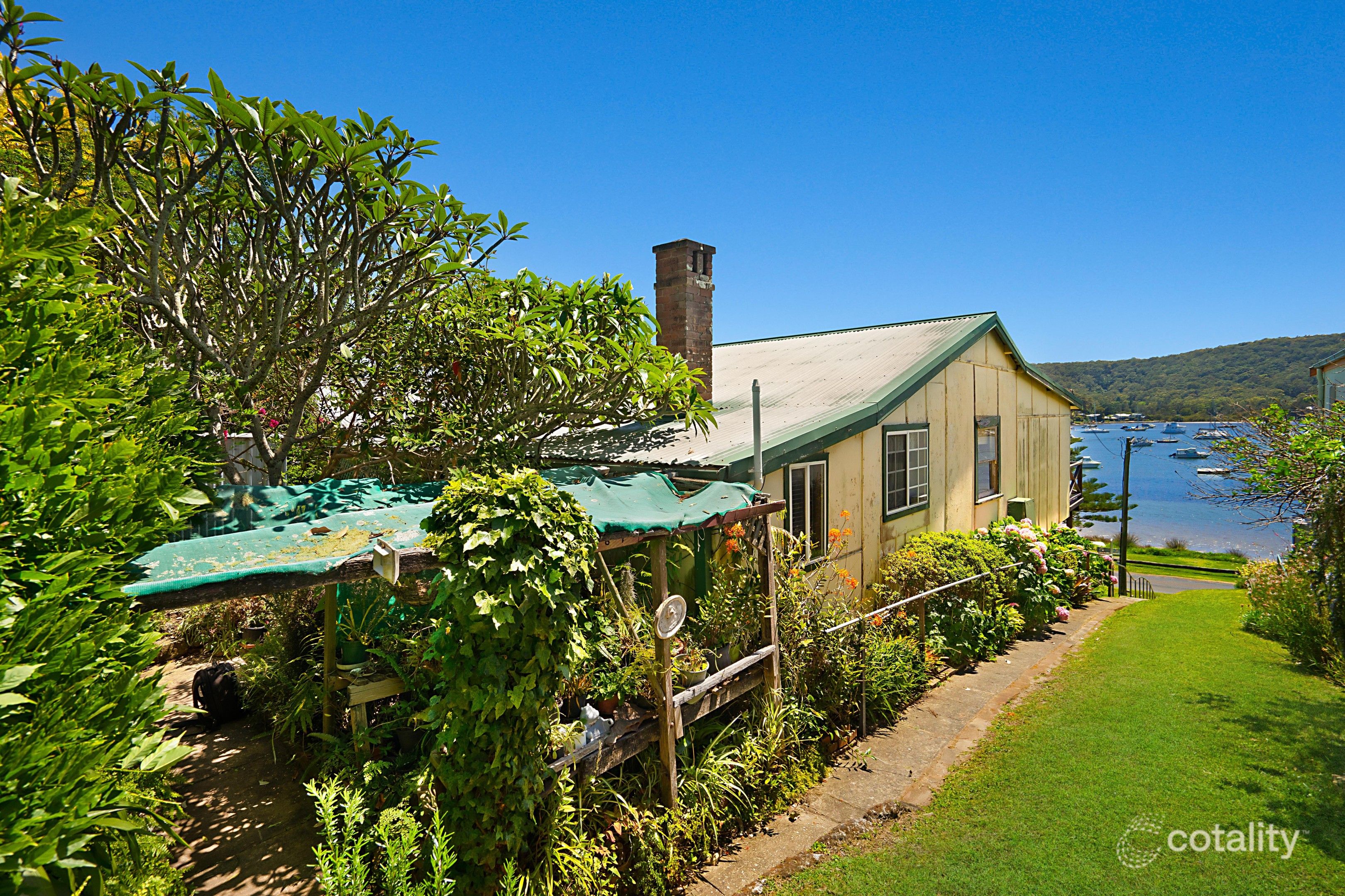 140 Araluen Dr, Hardys Bay, NSW 2257