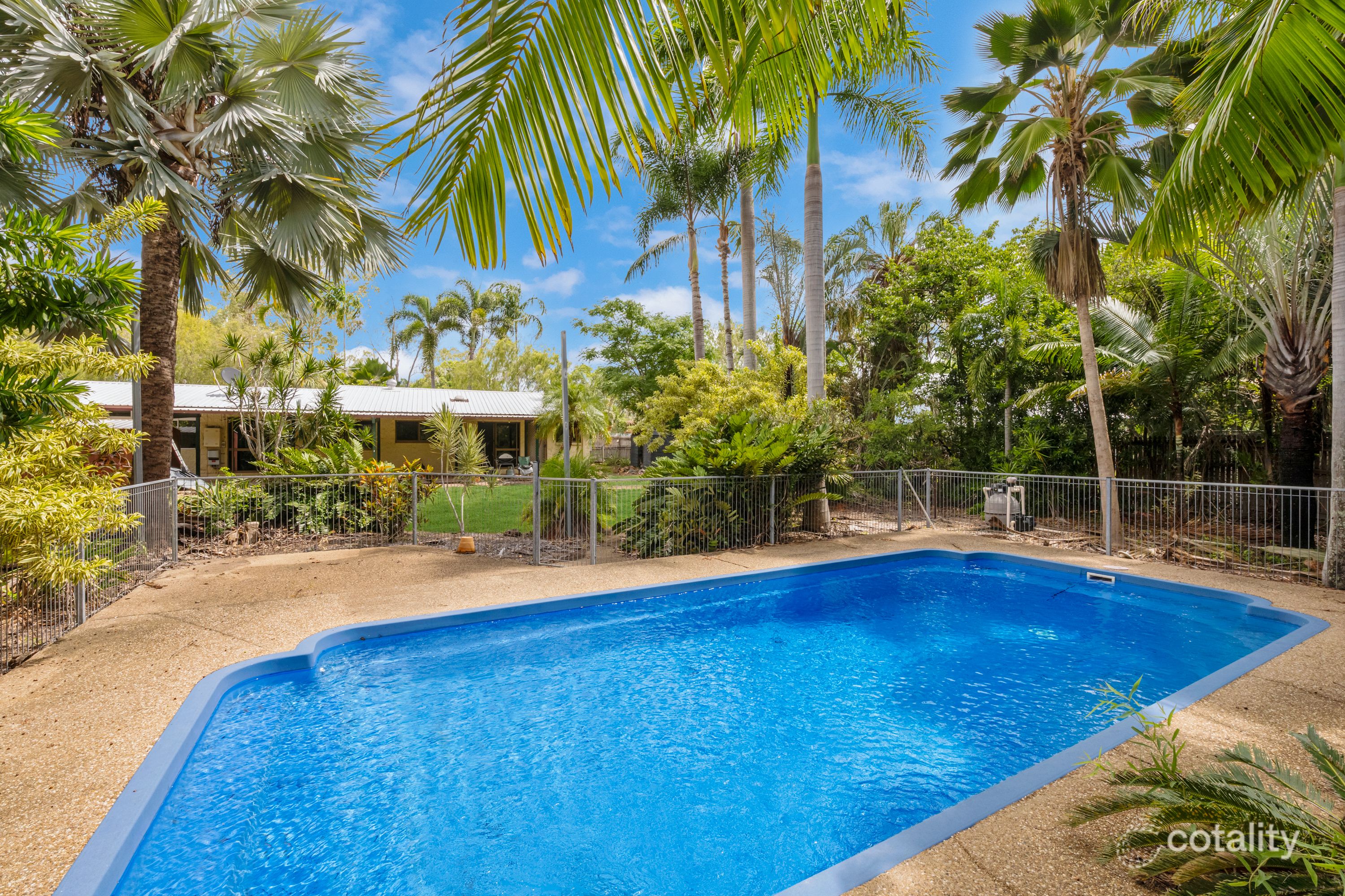 10 Bunya St, Bushland Beach, QLD 4818