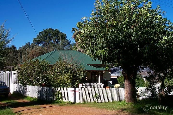 11 Yilgarn St, Mundaring, WA 6073