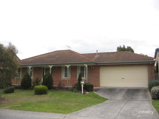 4 Magarra Cres, Berwick, VIC 3806