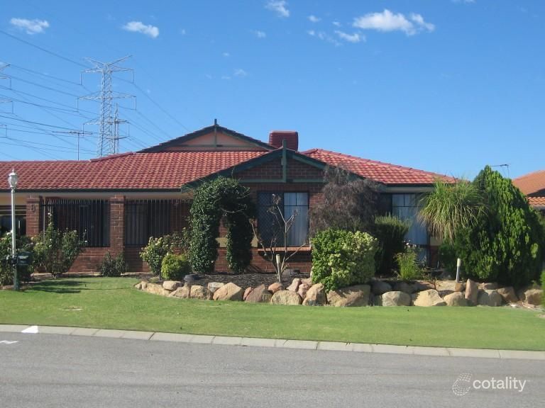 8 Daintree Cl, Success, WA 6164