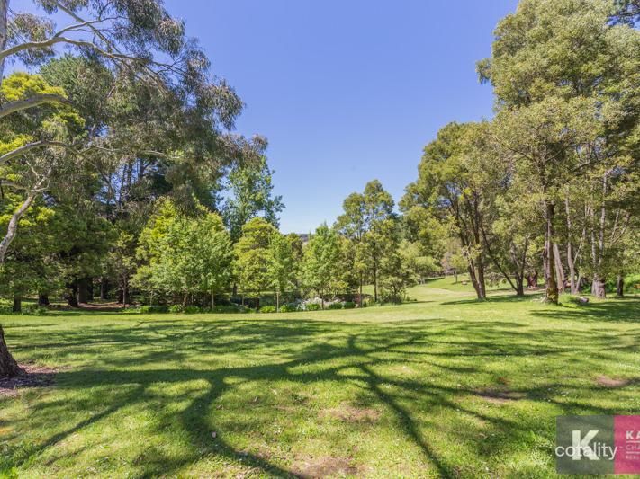 4 Downey Rd, Dewhurst, VIC 3808