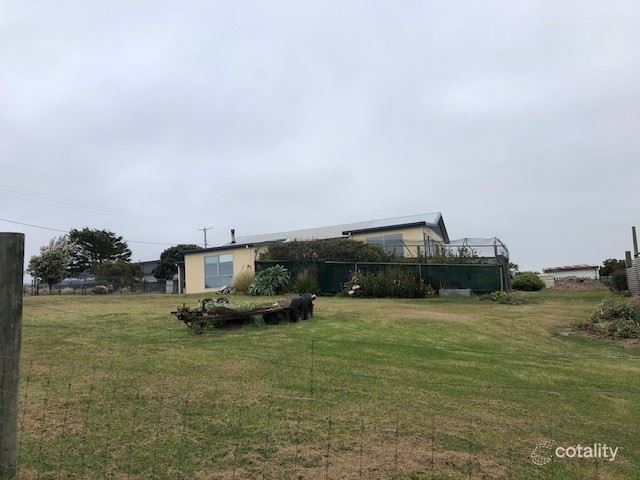 11 Banksia St, Grassy, TAS 7256