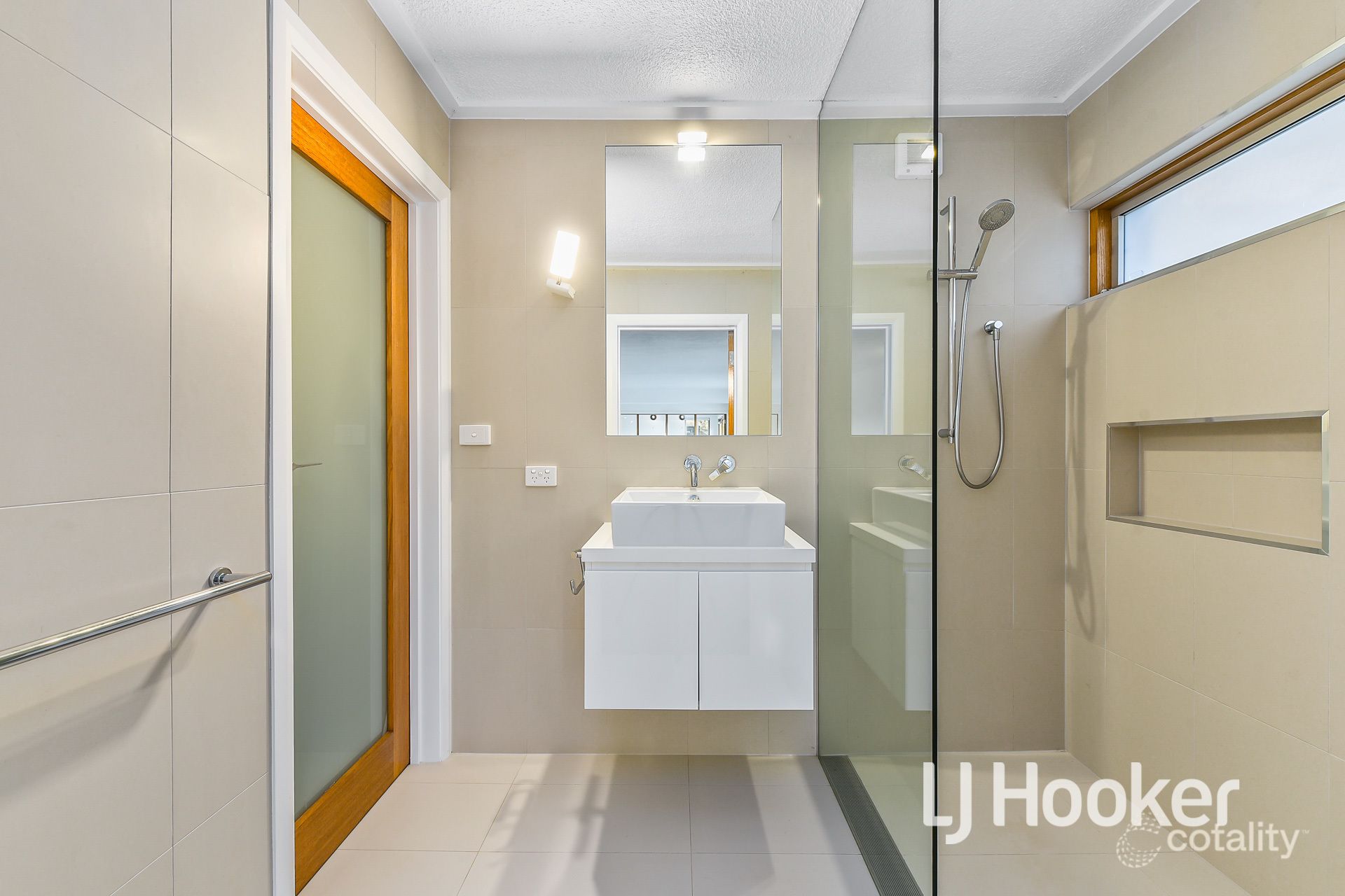 2/44 Langmore Lane, Berwick, VIC 3806