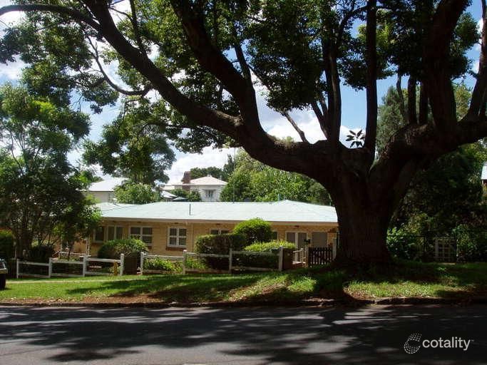 21 Margaret St E, East Toowoomba, QLD 4350