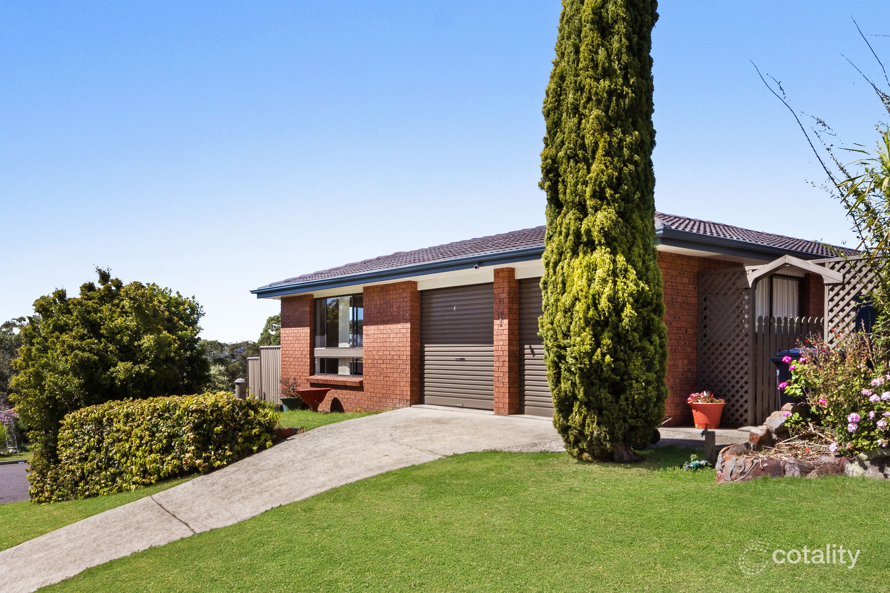 1 Logan Cl, Macquarie Hills, NSW 2285