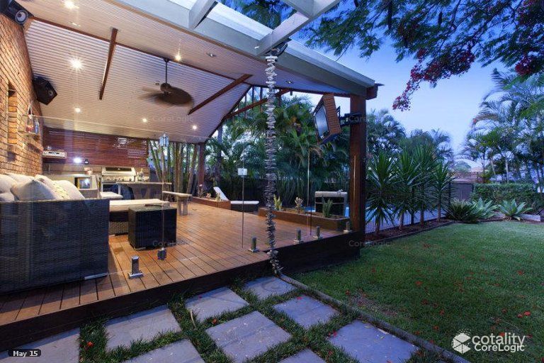 111 Bamboo Ave, Benowa, QLD 4217