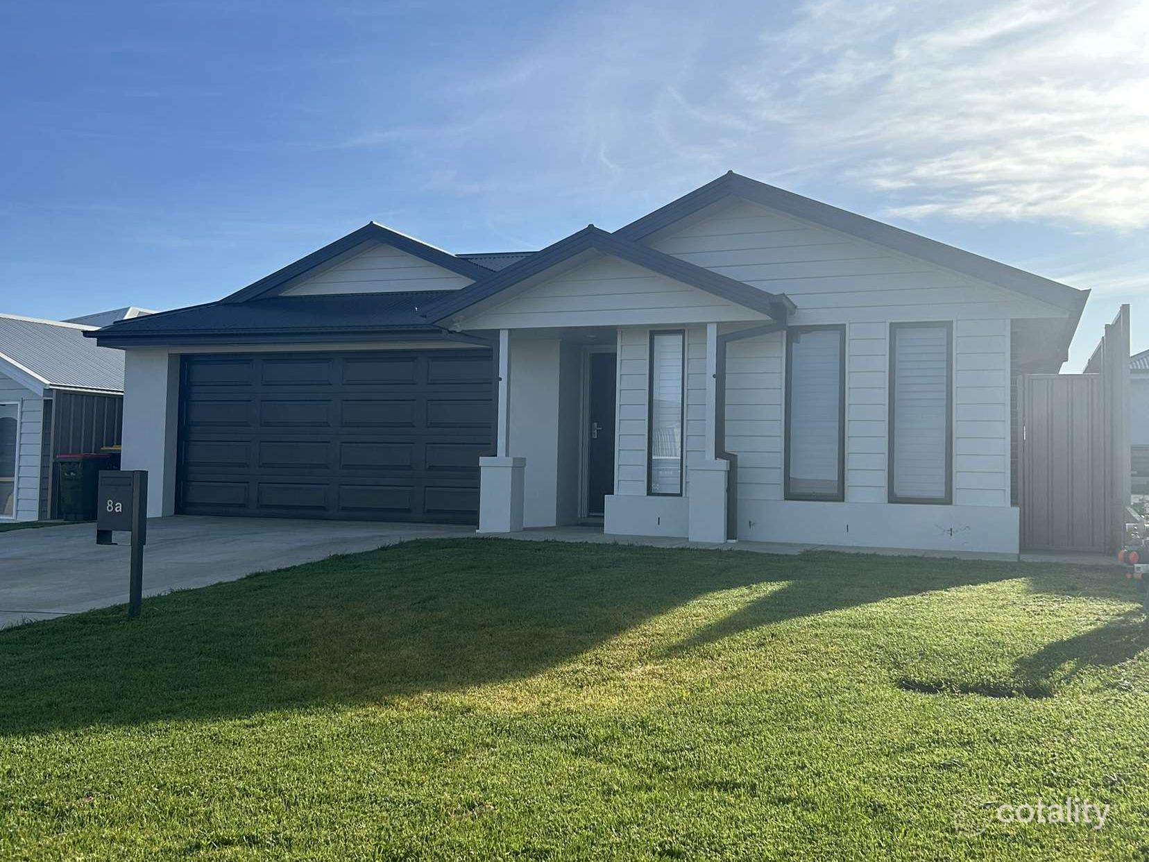 8a Valencia Dr, Gobbagombalin, NSW 2650