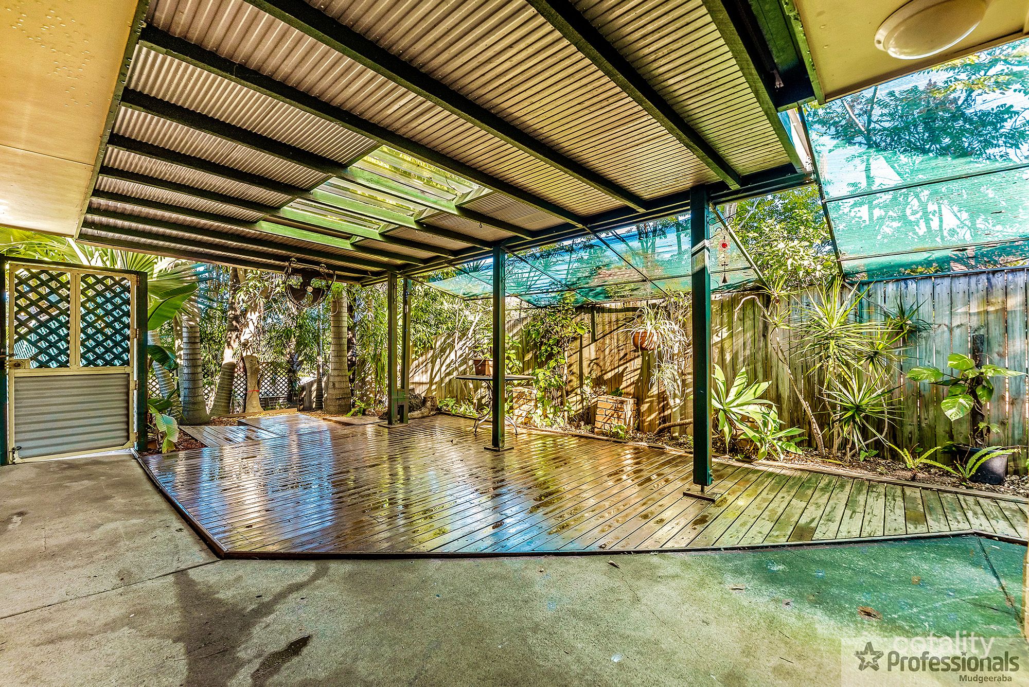 2/10 Botanical Dr, Labrador, QLD 4215