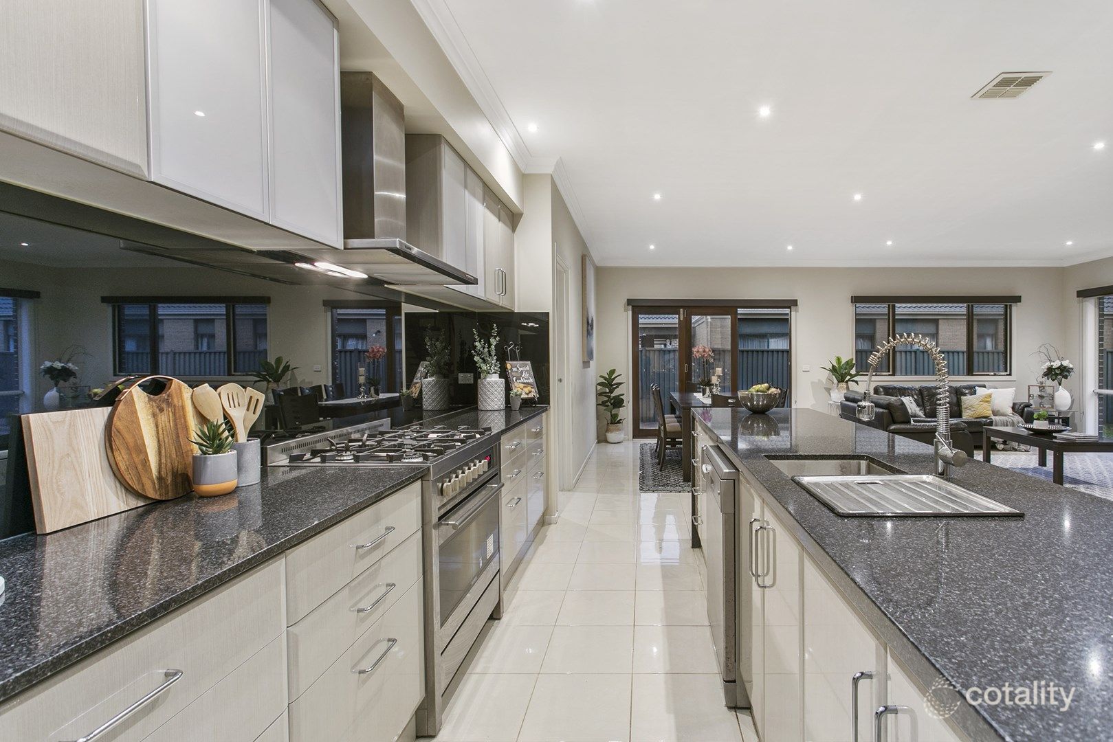 16 Datura Ave, Cranbourne North, VIC 3977