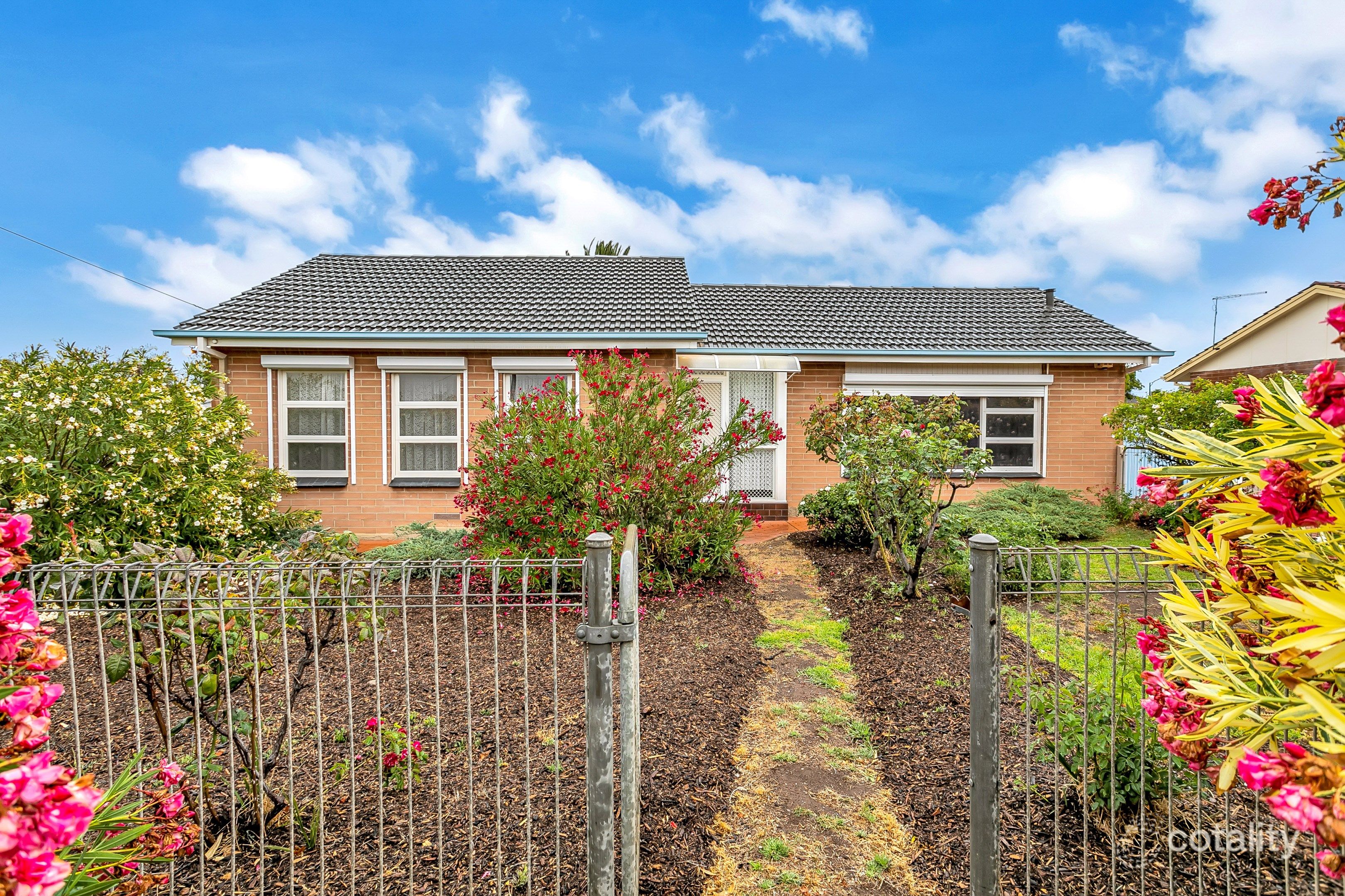 9 Pearce St, O'Sullivan Beach, SA 5166