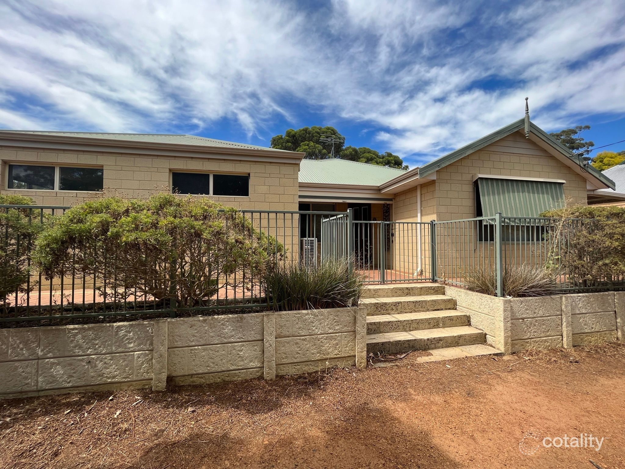 5 Russell Rd, Burekup, WA 6227