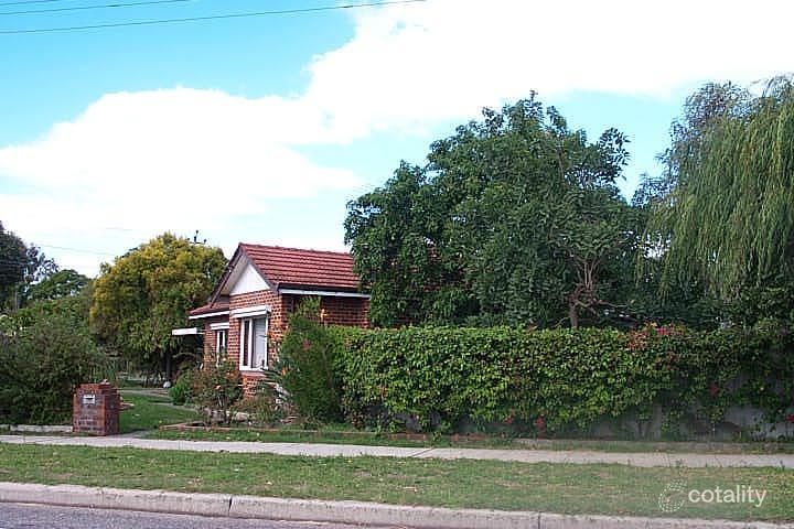 27 Connemara Dr, Thornlie, WA 6108