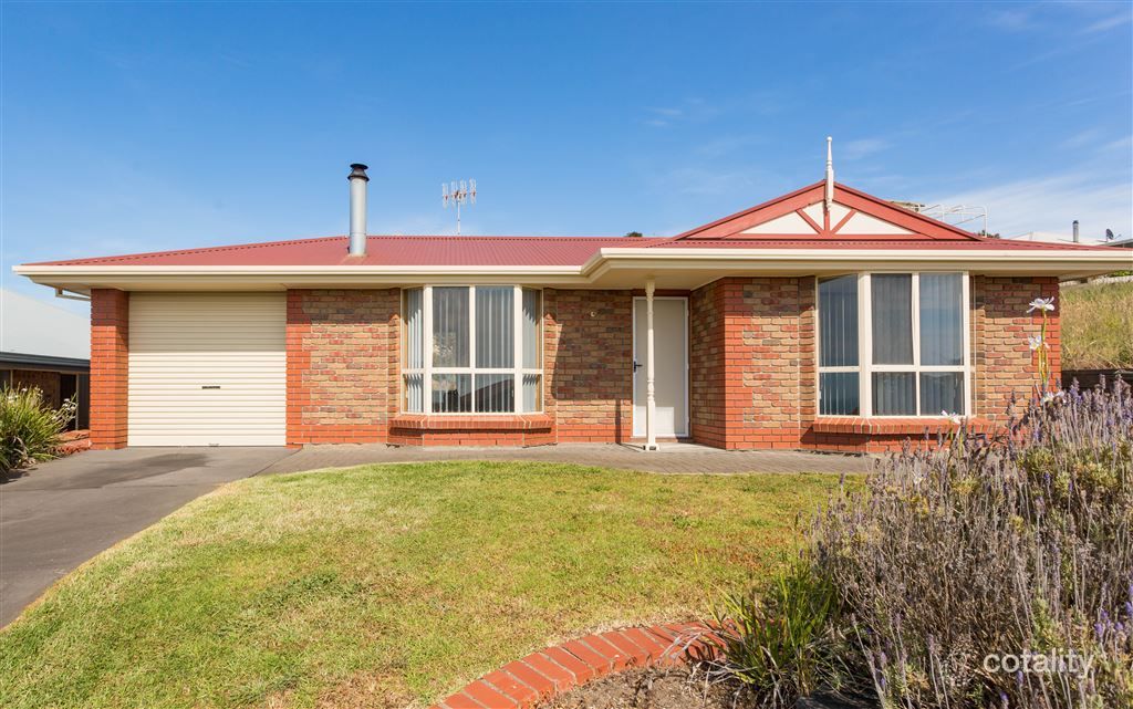 17 Blue Whale Ct, Encounter Bay, SA 5211