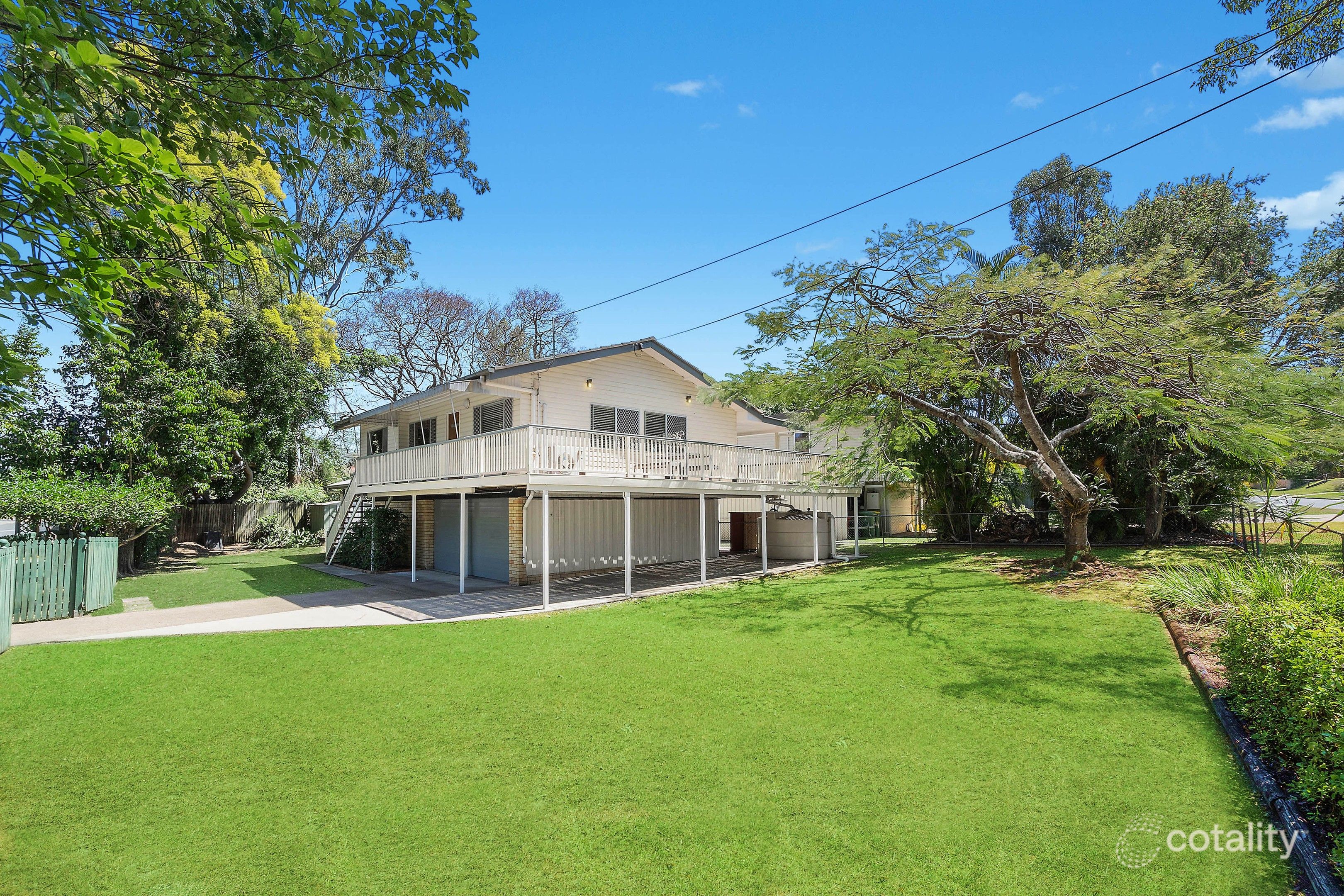 2 Camelia Ave, Everton Hills, QLD 4053