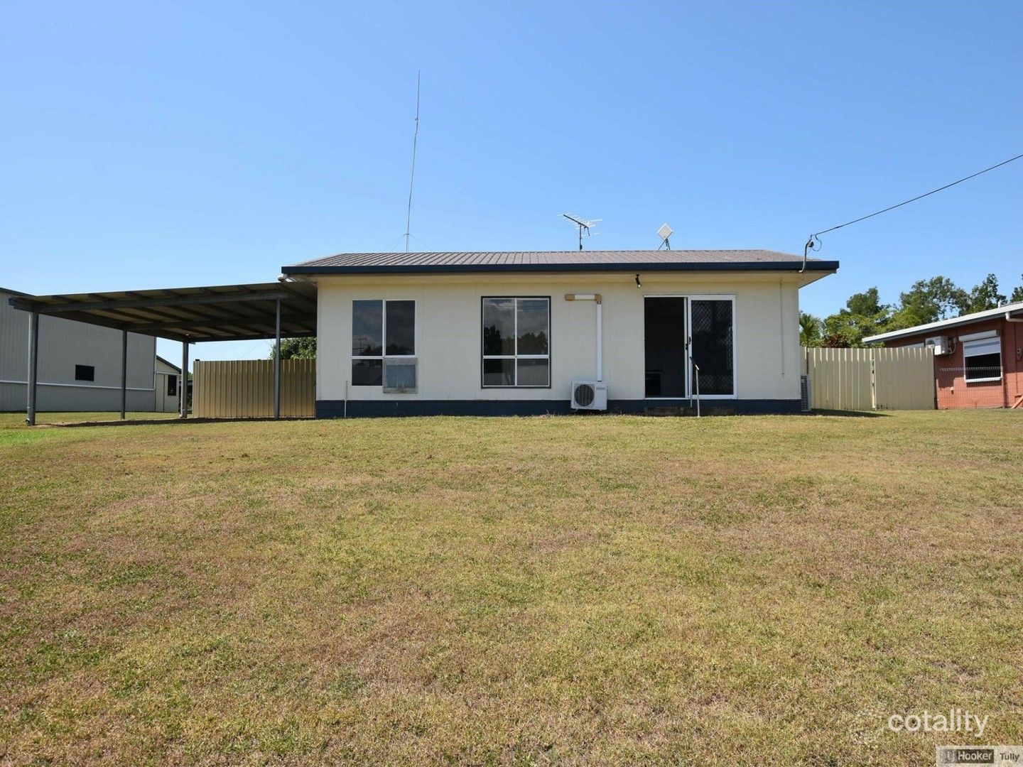 8 Casuarina St, Tully Heads, QLD 4854