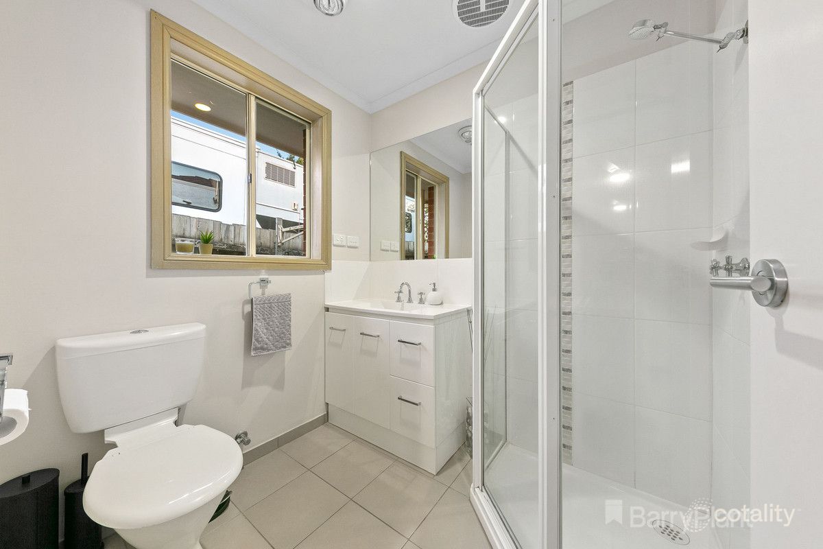 100 Eagle Dr, Pakenham, VIC 3810