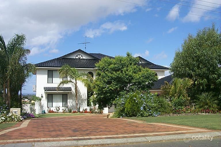 13 Armstrong St, Halls Head, WA 6210