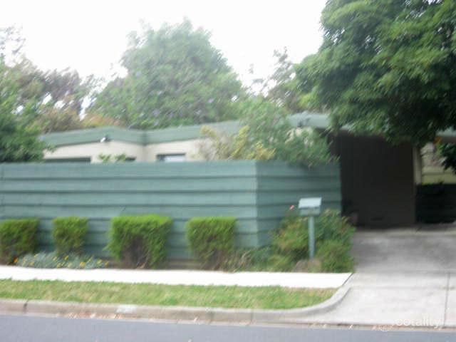 20 Lindisfarne Dr, Burwood East, VIC 3151