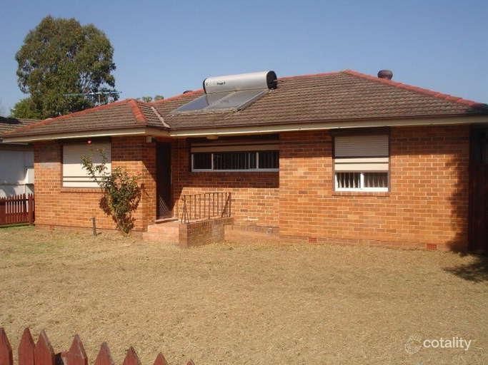 18 Hermitage Cres, Cartwright, NSW 2168