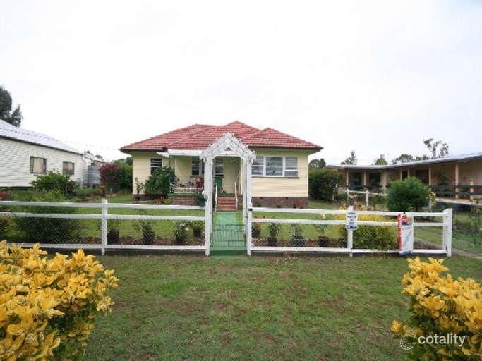 27 Albert St, Crows Nest, QLD 4355