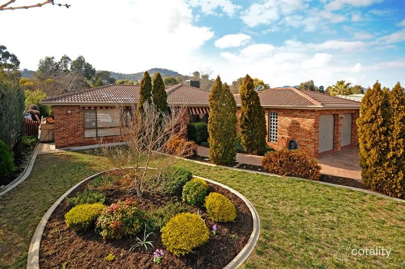 24 Michael Holt Cres, Gordon, ACT 2906