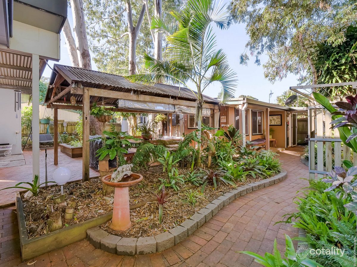 2 Mark Ave, Toogoom, QLD 4655