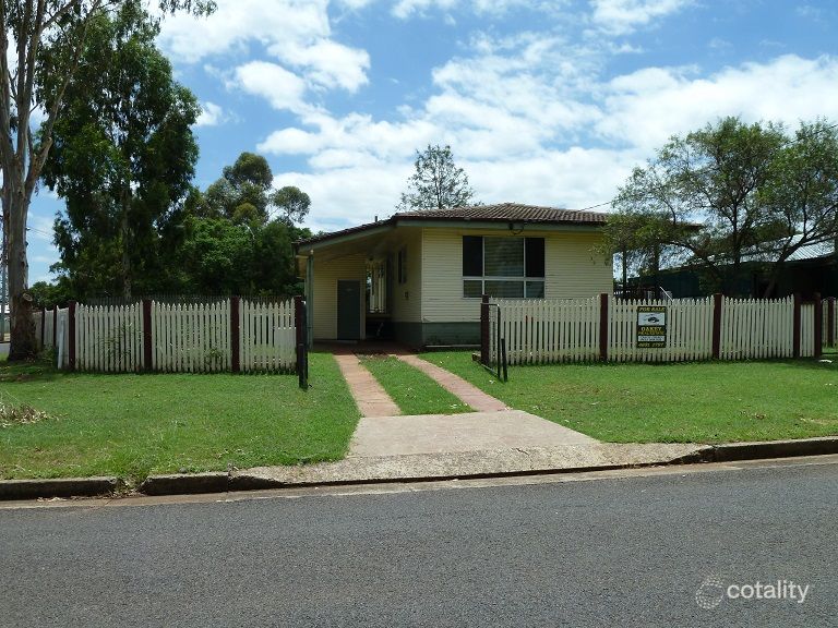32 Milligan St, Oakey, QLD 4401