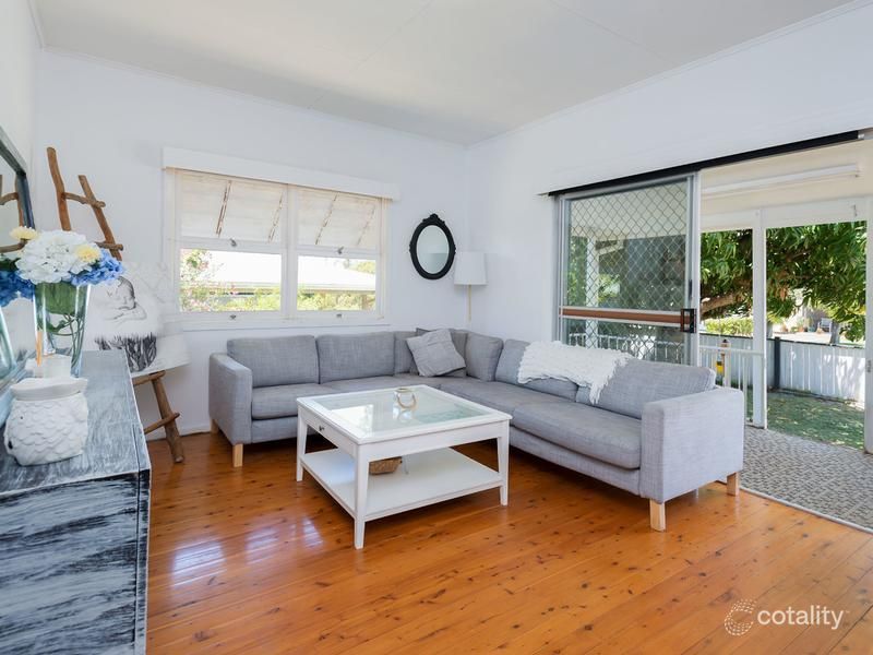 21 Swallow Ave, Paradise Point, QLD 4216