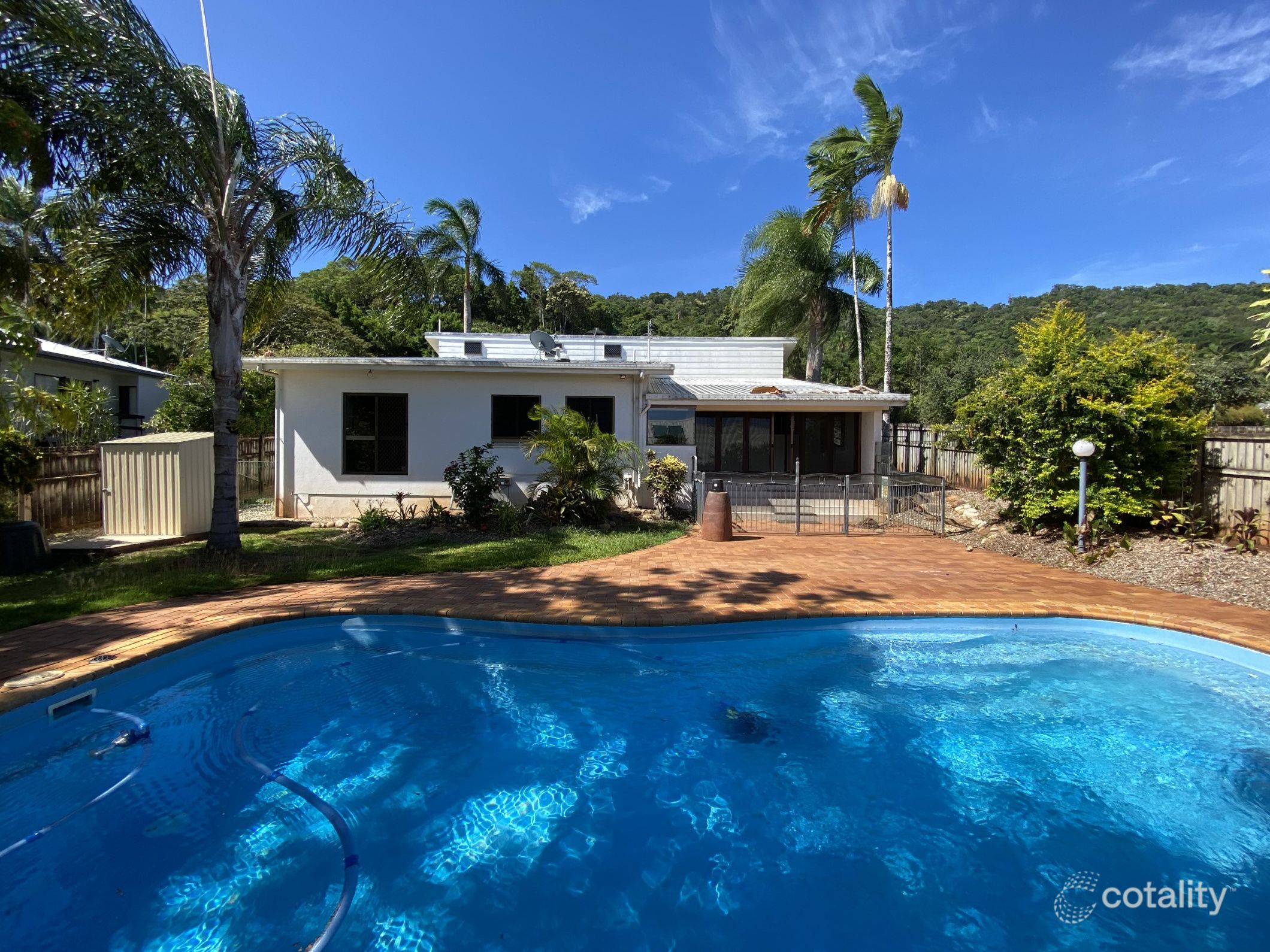 27 Hutchinson St, Edge Hill, QLD 4870