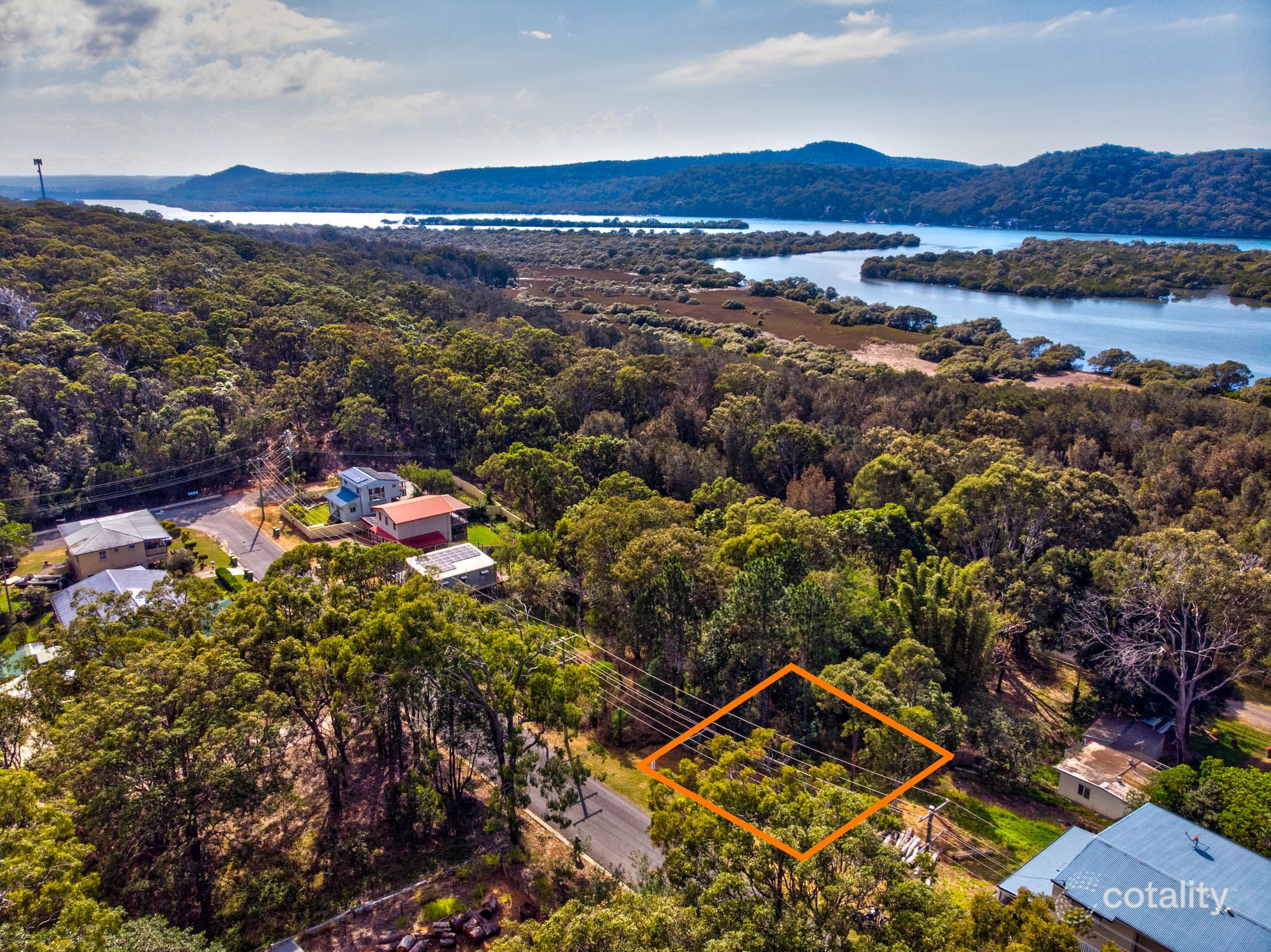 12 Crescent Dr, Russell Island, QLD 4184