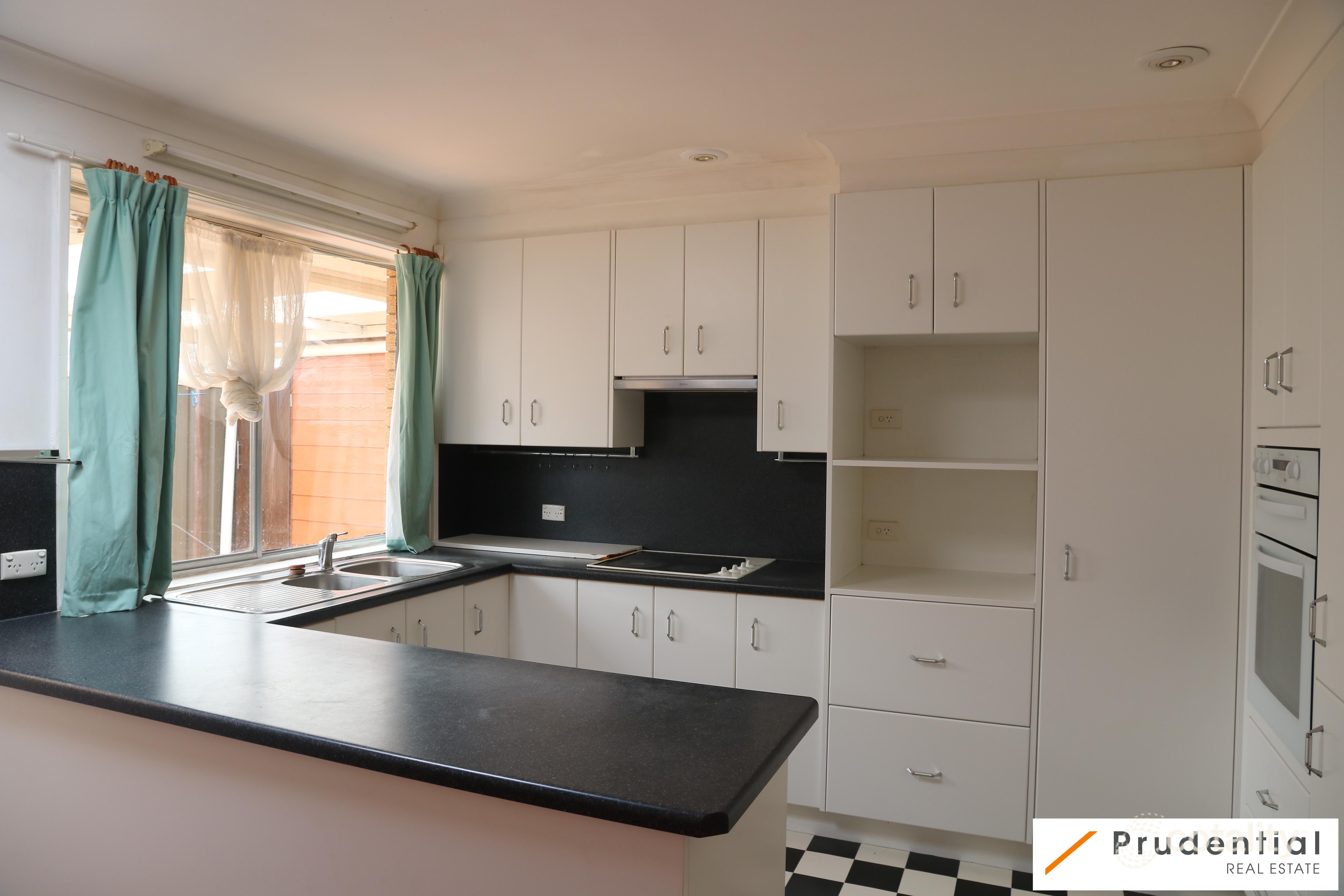 2 Carrington Cct, Leumeah, NSW 2560