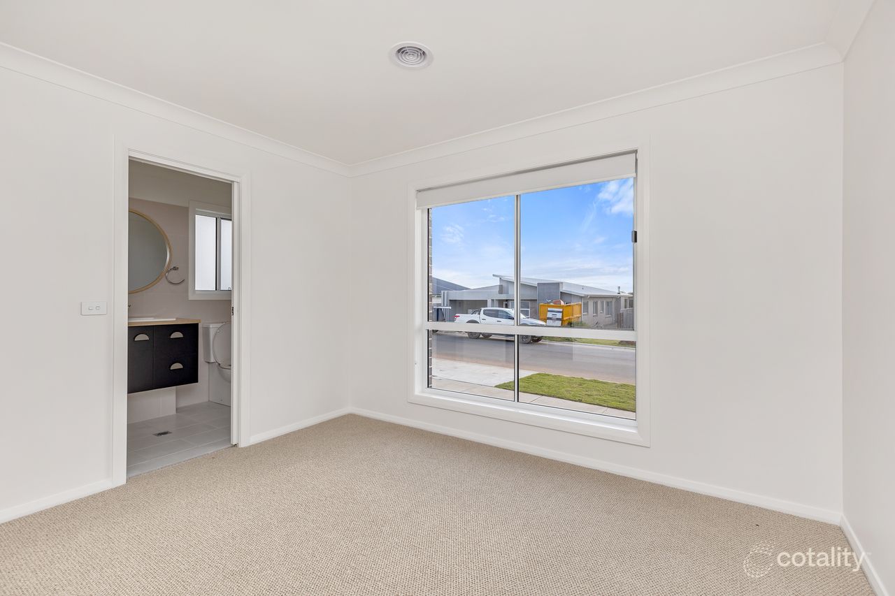 163 Valencia Dr, Gobbagombalin, NSW 2650