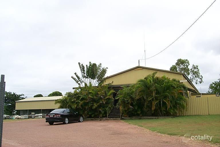 4 Moores St, Mosman Park, QLD 4820