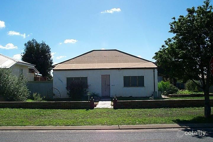 253 Third St, Wonthella, WA 6530