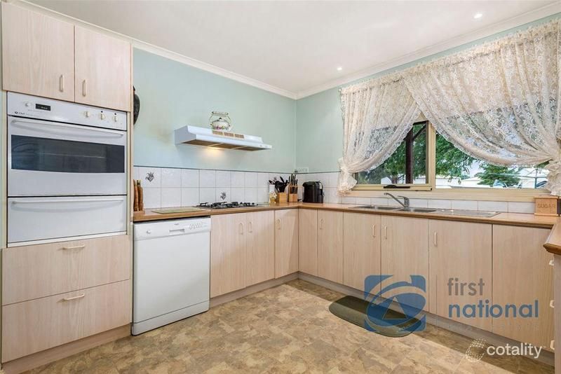 19 Chisholm Dr, Lancefield, VIC 3435