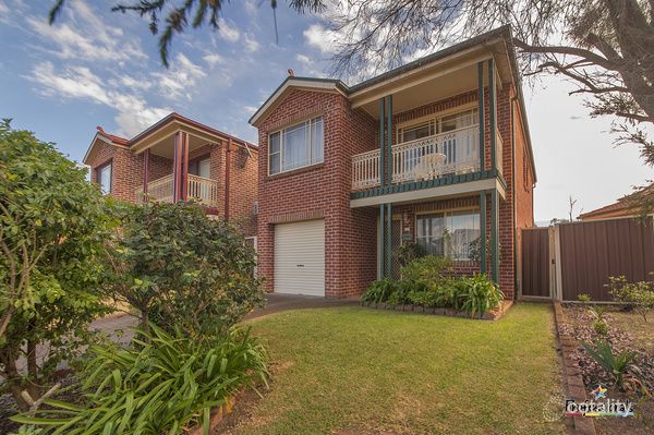 8b Doomben Cl, Casula, NSW 2170